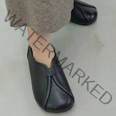 니나스파리 라운드 엑스 컴포터블 가죽 로퍼